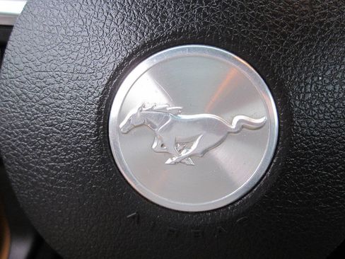 Used 2010 Ford Mustang Convertible image 27