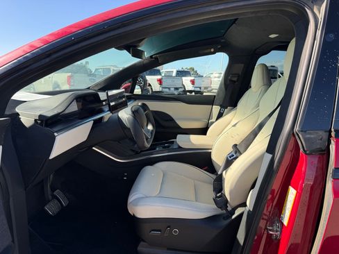 Used 2022 Tesla Model X Plaid image 5