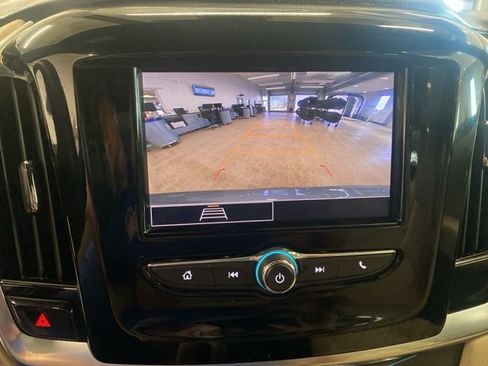 Used 2023 Chevrolet Traverse LS FWD image 19