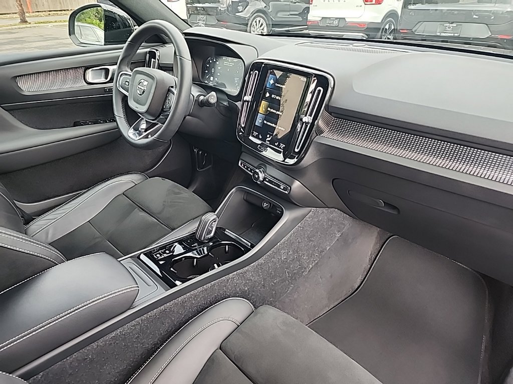 Used 2022 Volvo XC40 T5 R-Design w/ Advanced Package AWD/4WD image 20