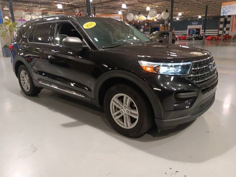 Used 2024 Ford Explorer XLT AWD/4WD image 7