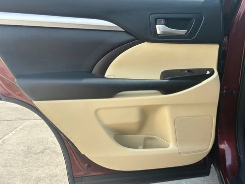 Used 2015 Toyota Highlander XLE AWD/4WD image 24