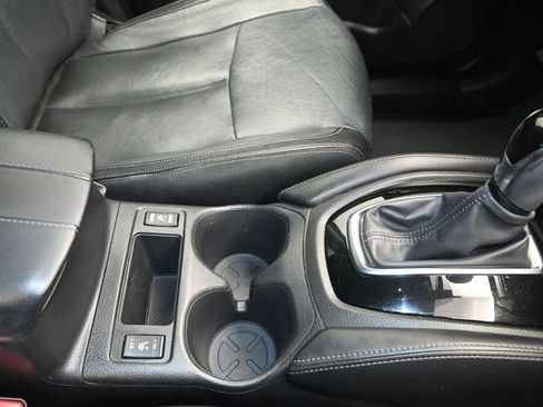Used 2018 Nissan Rogue SL FWD image 27