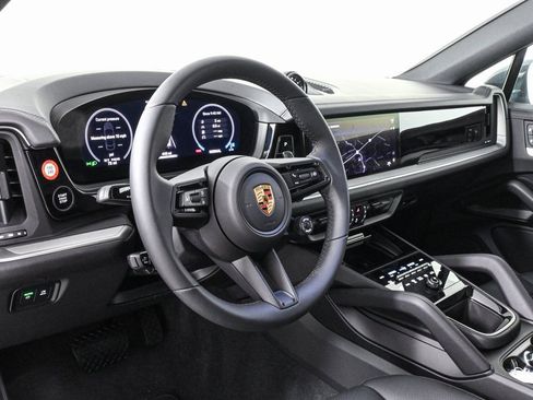 New 2025 Porsche Cayenne Coupe image 4
