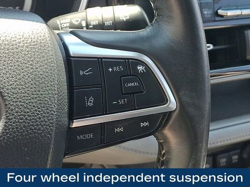 Used 2021 Toyota Highlander XLE AWD/4WD image 8