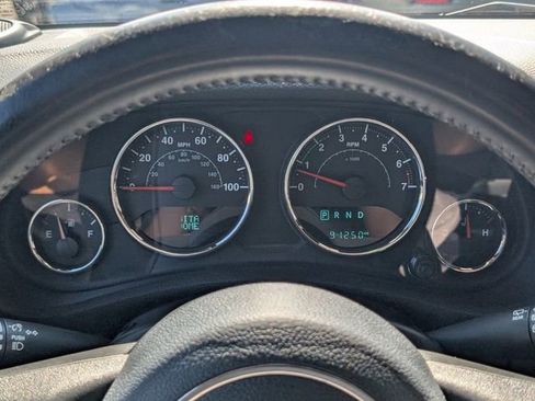 Used 2016 Jeep Wrangler Unlimited Rubicon w/ Connectivity Group image 19