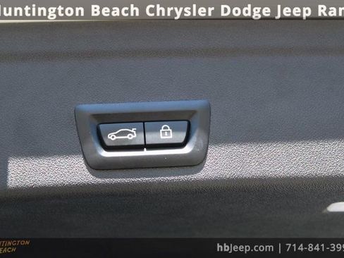 Used 2022 BMW X6 xDrive40i w/ Executive Package image 45