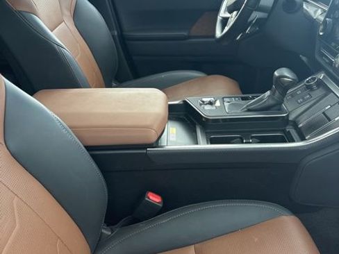 Used 2024 Lexus GX 550 w/ Accessory Package (2T) image 10