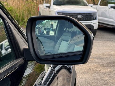 Used 2023 Ford Explorer XLT w/ Equipment Group 202A AWD/4WD image 11