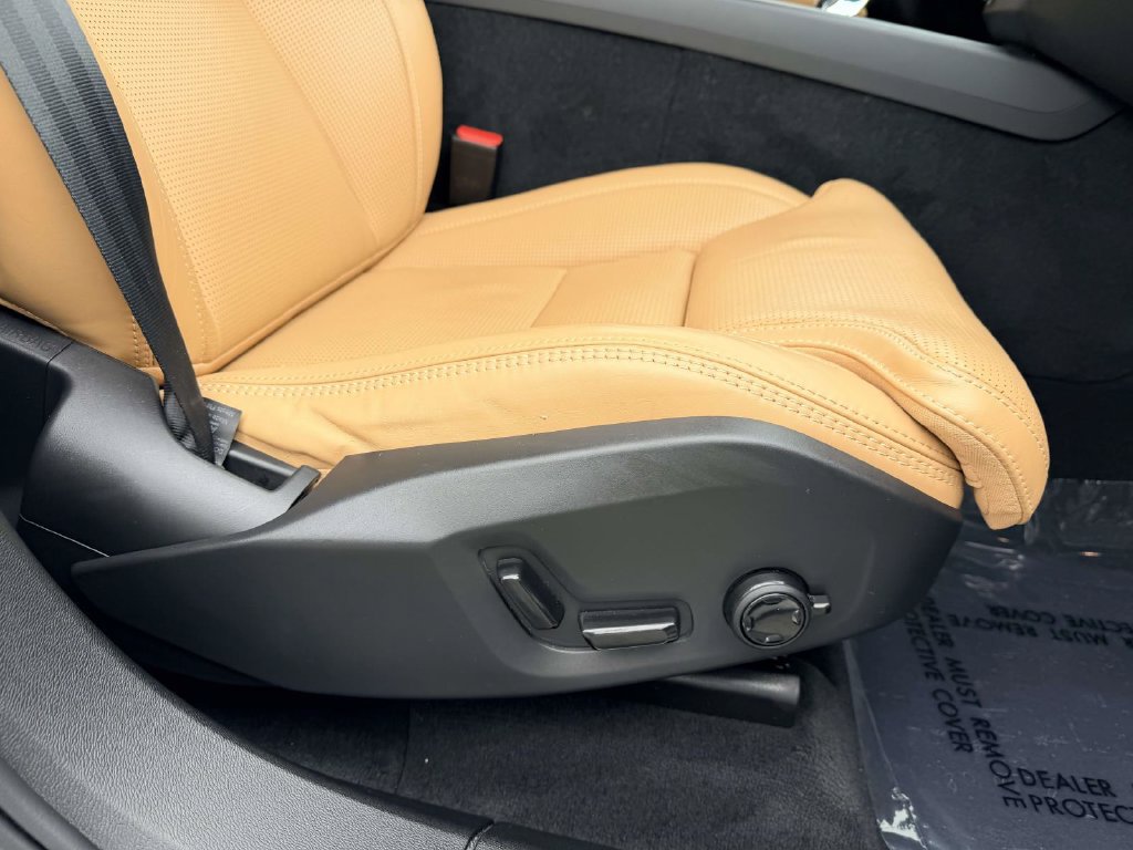 Used 2024 Volvo XC60 B5 Ultimate w/ Protection Package Premier AWD/4WD image 13