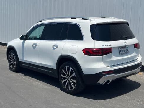 Used 2022 Mercedes-Benz GLB 250 w/ Premium Package Lite image 4