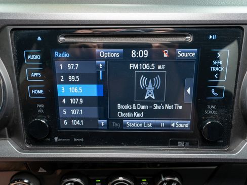 Used 2018 Toyota Tacoma TRD Off-Road image 18