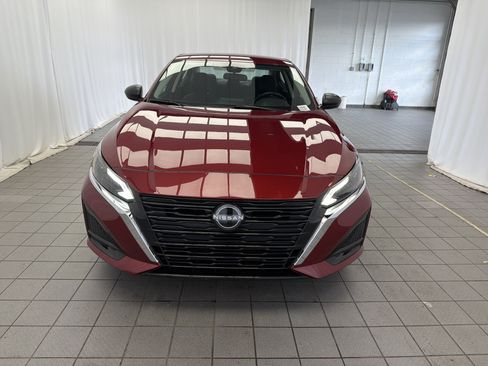 Used 2024 Nissan Altima 2.5 SV FWD image 2