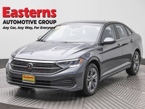 Used 2024 Volkswagen Jetta SE FWD image 1