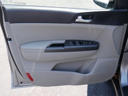 Used 2020 Kia Sportage S FWD image 11