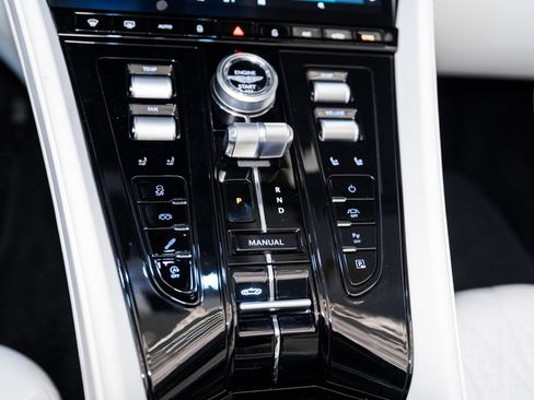 New 2025 Aston Martin DB12 Convertible image 30