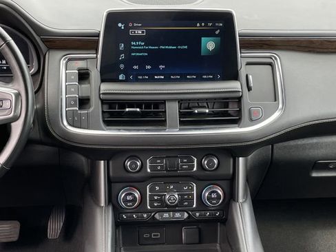 Used 2023 Chevrolet Suburban Premier image 16