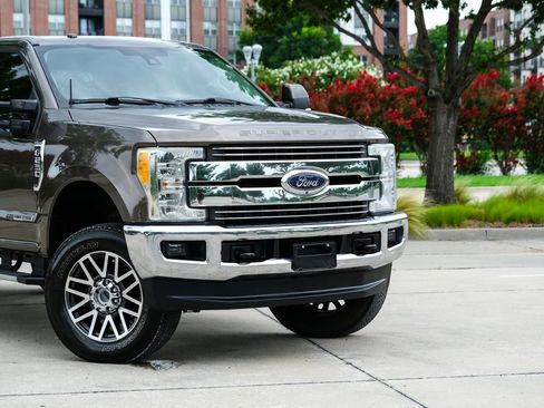 Used 2017 Ford F250 Lariat w/ Lariat Ultimate Package AWD/4WD image 3
