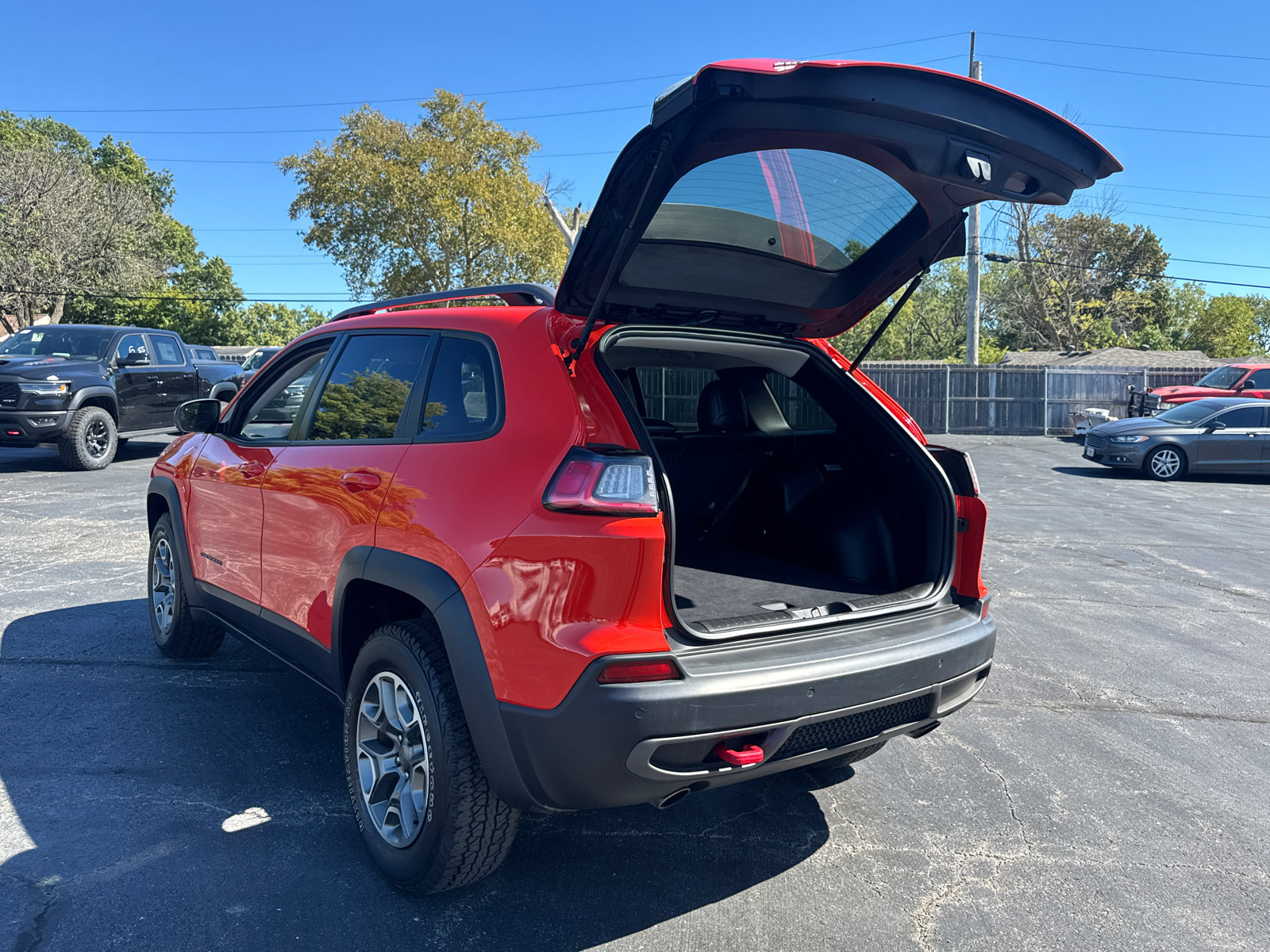 Used 2021 Jeep Cherokee Trailhawk AWD/4WD image 17