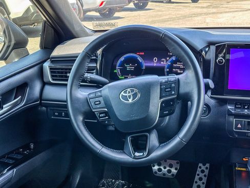 Used 2025 Toyota Camry XSE FWD image 18