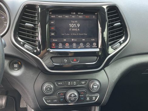 Used 2019 Jeep Cherokee Limited image 19