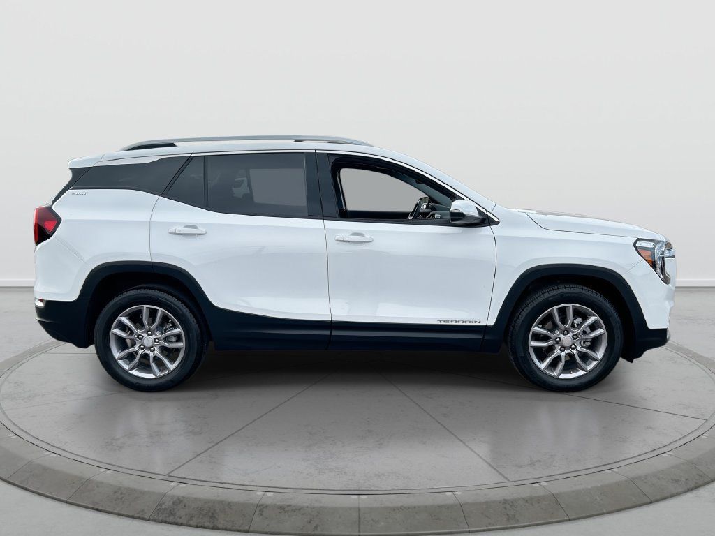 Used 2023 GMC Terrain SLT FWD image 9
