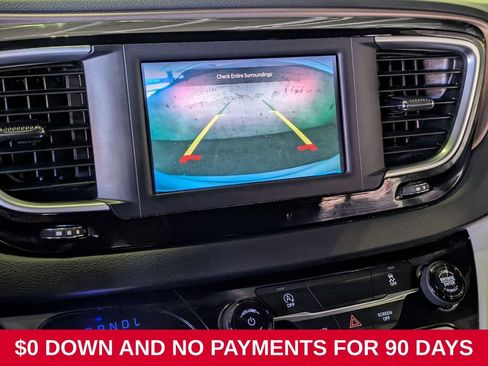 Used 2023 Chrysler Voyager LX FWD image 16