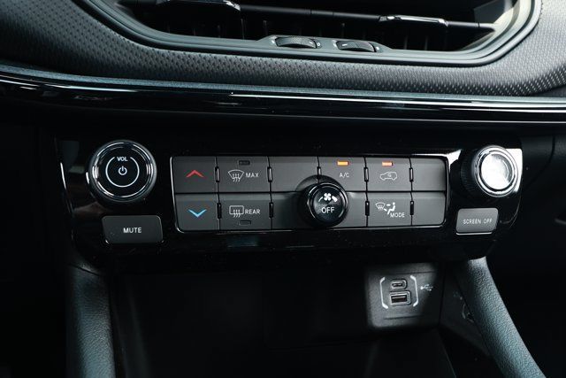 New 2026 Jeep Compass Latitude AWD/4WD image 18