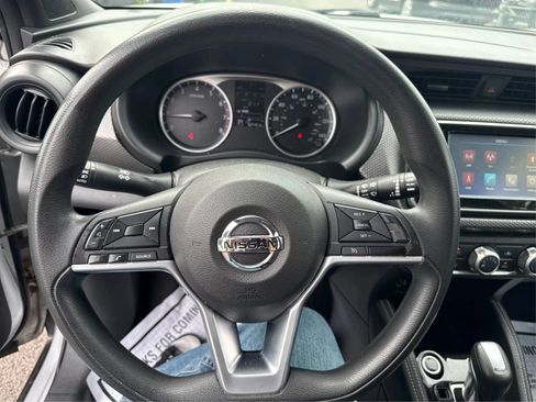 Used 2018 Nissan Kicks S FWD image 17