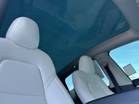 Used 2021 Tesla Model Y Long Range image 19