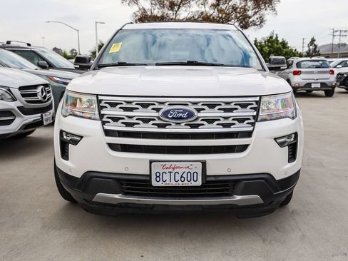 Used 2018 Ford Explorer XLT w/ Equipment Group 202A FWD image 2