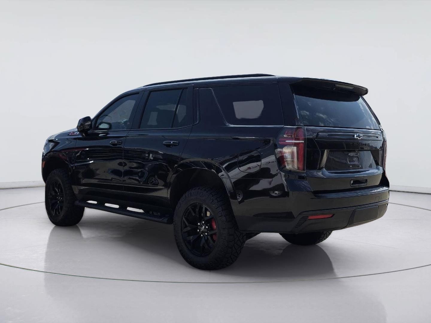 Used 2023 Chevrolet Tahoe Z71 w/ Luxury Package AWD/4WD image 5