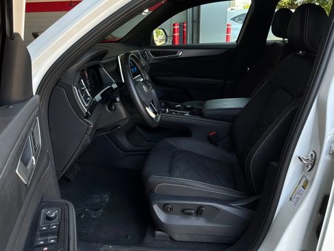Used 2026 Volkswagen Atlas Cross Sport SE FWD image 10
