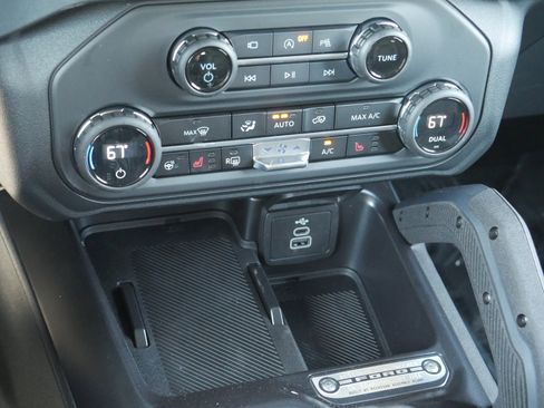 New 2026 Ford Bronco Outer Banks w/ Sasquatch Package AWD/4WD image 16