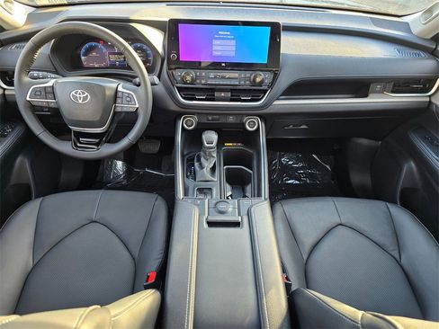 Certified 2025 Toyota Grand Highlander FWD image 19