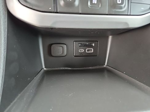 Used 2023 GMC Acadia SLT image 30