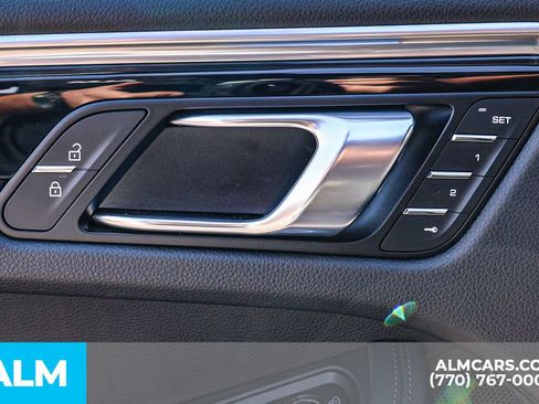 Used 2023 Porsche Macan w/ Premium Package Plus image 53