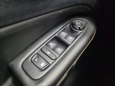 Used 2018 Jeep Compass Latitude w/ Popular Equipment Group FWD image 27