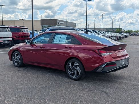 Certified 2025 Hyundai Elantra Sport FWD image 3