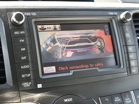 Used 2011 Toyota Sienna XLE w/ Premium Pkg image 39