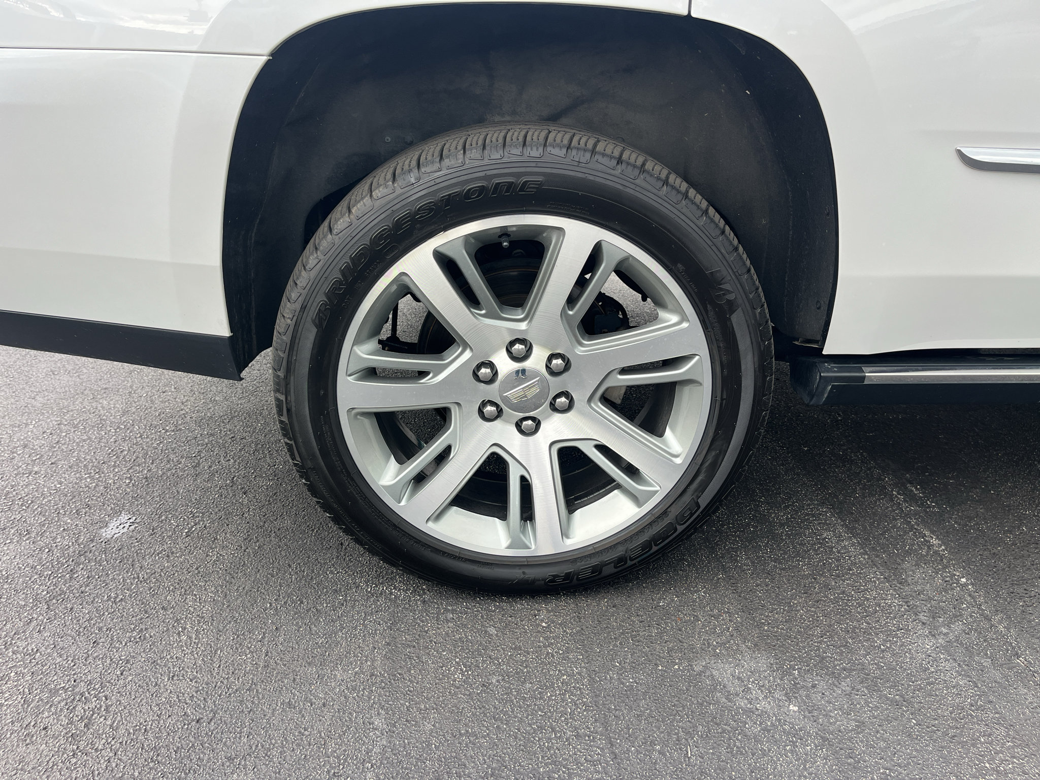 Used 2018 Cadillac Escalade Premium Luxury AWD/4WD image 13