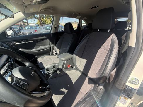 Used 2025 Kia Seltos S image 33