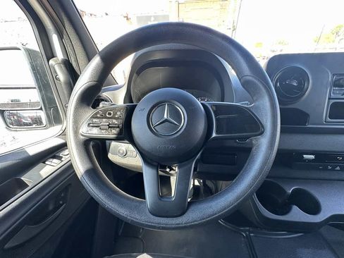 Used 2022 Mercedes-Benz Sprinter 2500 image 22