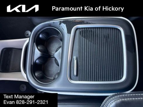Used 2024 Chrysler Pacifica Touring-L FWD image 27