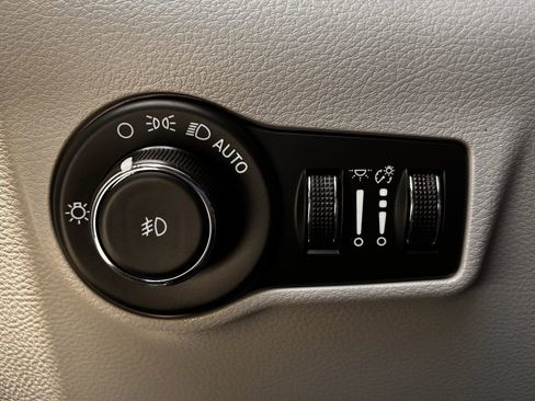 Used 2023 Jeep Compass Latitude image 25