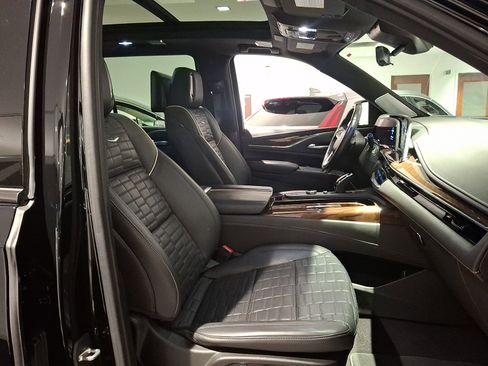 Used 2023 Cadillac Escalade Sport Platinum AWD/4WD image 20