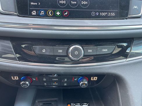 Used 2024 Buick Enclave Essence w/ Sport Touring Edition FWD image 12