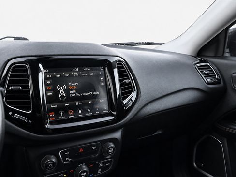 Used 2018 Jeep Compass Limited w/ Navigation Group AWD/4WD image 30