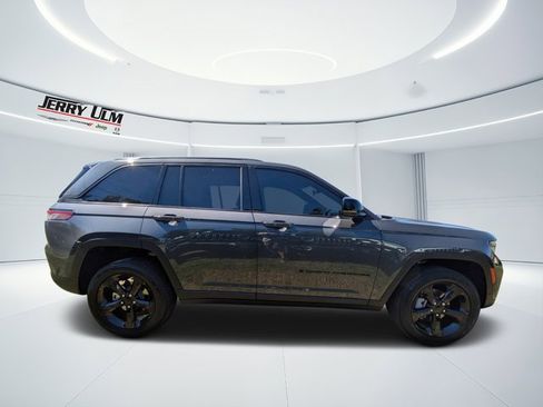 New 2025 Jeep Grand Cherokee Limited w/ Black Appearance Package image 2