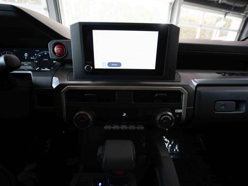 Used 2025 Toyota Tacoma TRD Off-Road image 17